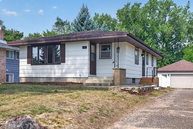 221 79th Way NE, Fridley, MN 55432