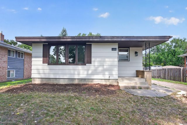 221 79th Way NE, Fridley, MN 55432