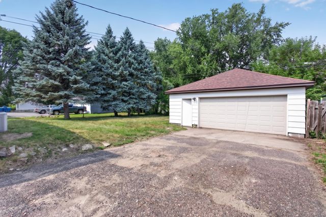 221 79th Way NE, Fridley, MN 55432