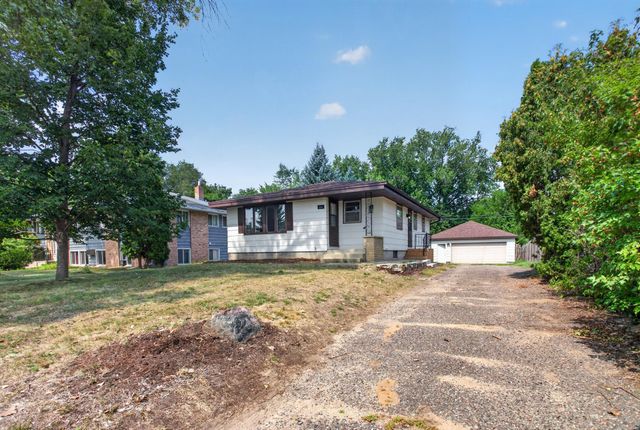 221 79th Way NE, Fridley, MN 55432