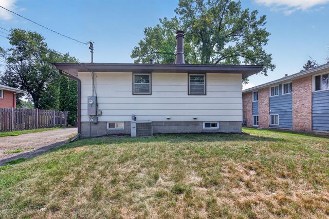 221 79th Way NE, Fridley, MN 55432