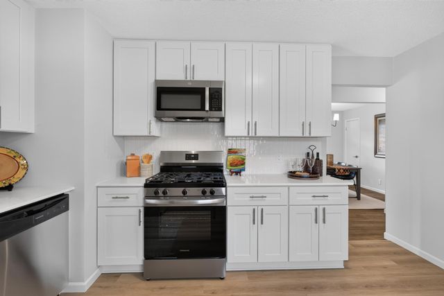 221 79th Way NE, Fridley, MN 55432