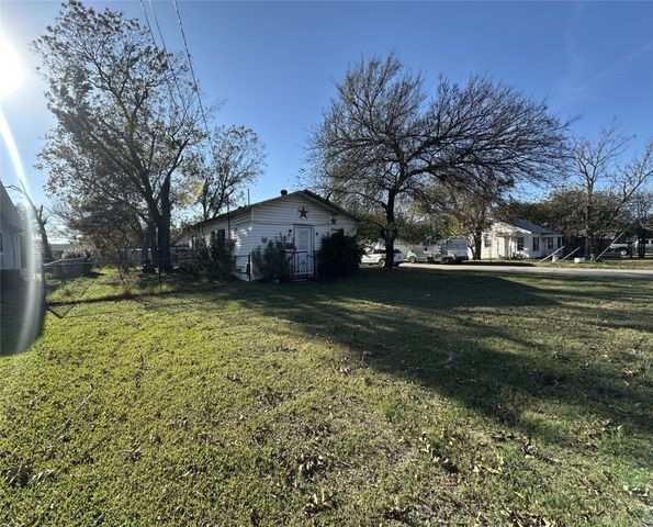 407 Erie Street, Cleburne, TX 76031