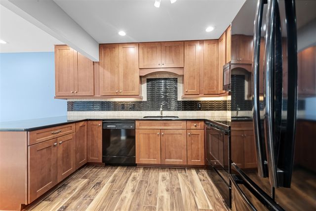 21053 E Glen Haven Circle, Northville, MI 48167