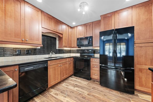 21053 E Glen Haven Circle, Northville, MI 48167