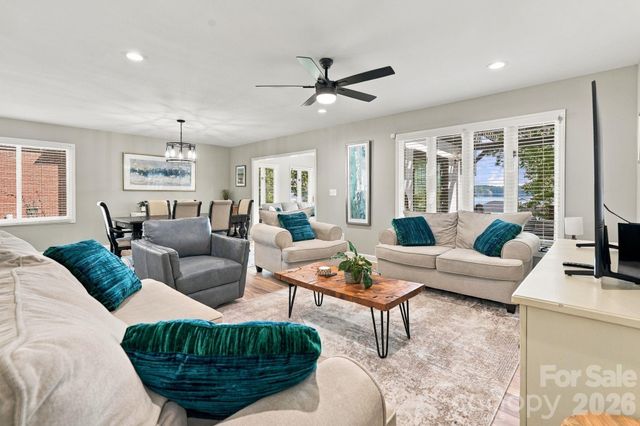 4954 Moonlite Bay Drive, Sherrills Ford, NC 28673