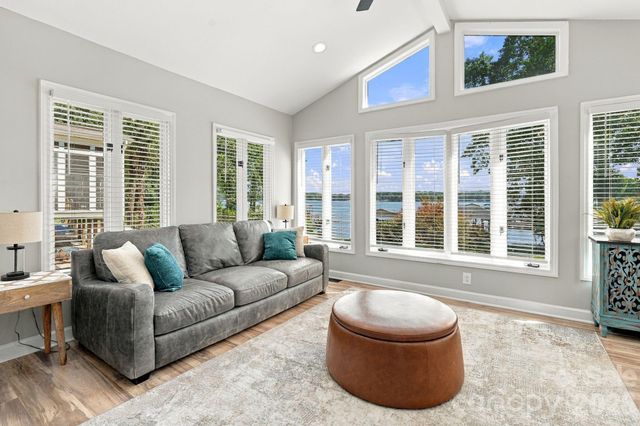 4954 Moonlite Bay Drive, Sherrills Ford, NC 28673