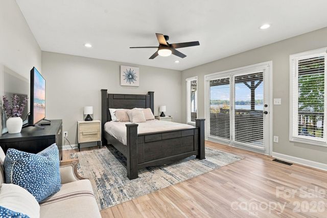 4954 Moonlite Bay Drive, Sherrills Ford, NC 28673
