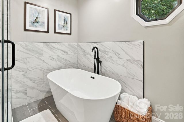 4954 Moonlite Bay Drive, Sherrills Ford, NC 28673