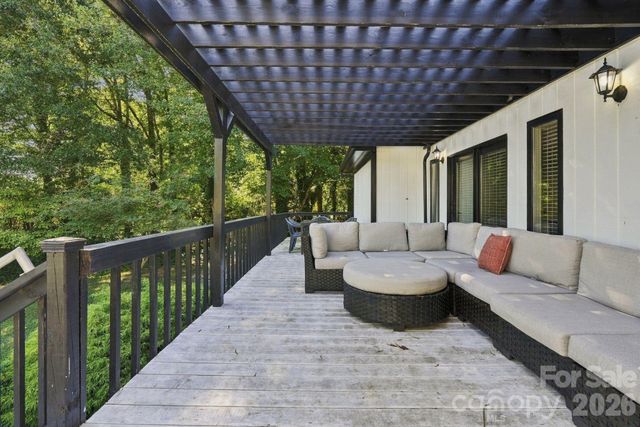 4954 Moonlite Bay Drive, Sherrills Ford, NC 28673
