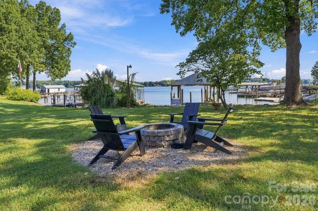 4954 Moonlite Bay Drive, Sherrills Ford, NC 28673