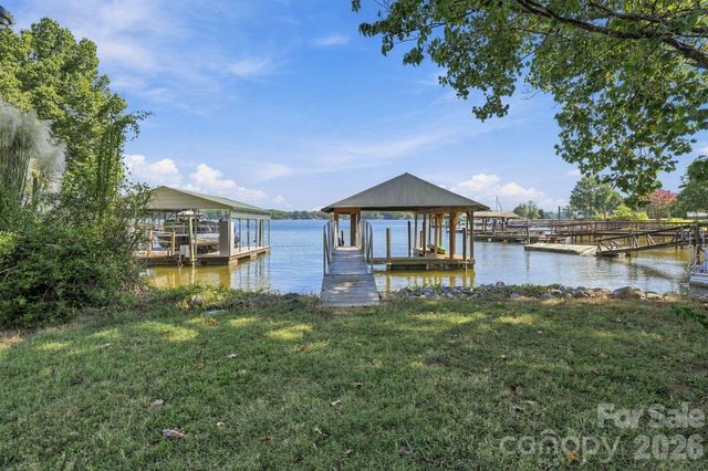 4954 Moonlite Bay Drive, Sherrills Ford, NC 28673