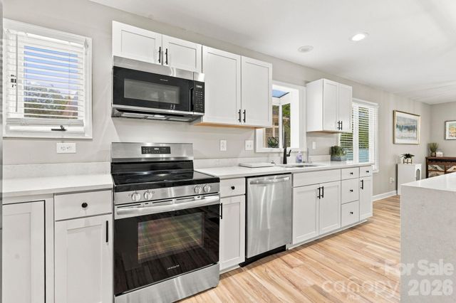 4954 Moonlite Bay Drive, Sherrills Ford, NC 28673