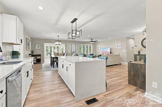 4954 Moonlite Bay Drive, Sherrills Ford, NC 28673