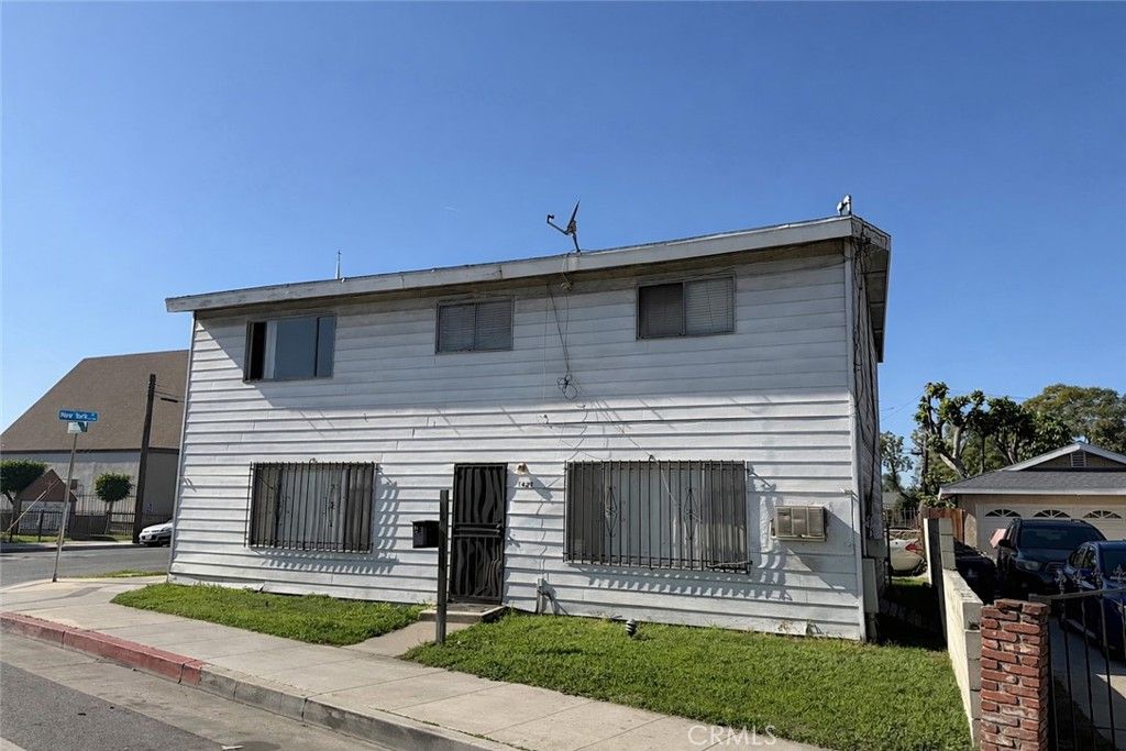 Image 1 of property listing at 1431 Alamitos Avenue, Long Beach, CA 90813