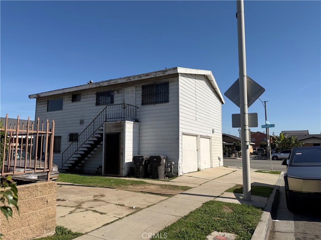 Image 4 of property listing at 1431 Alamitos Avenue, Long Beach, CA 90813