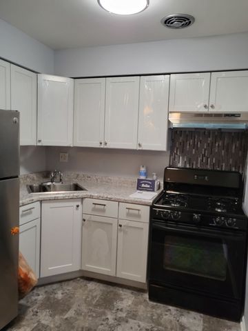 1227 S Harlem Avenue 215, Berwyn, IL 60402