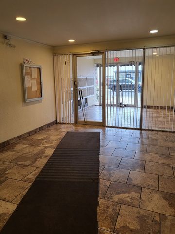 1227 S Harlem Avenue 215, Berwyn, IL 60402