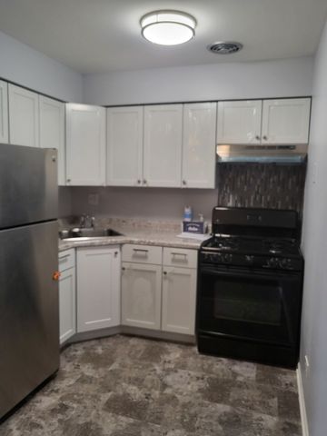 1227 S Harlem Avenue 215, Berwyn, IL 60402