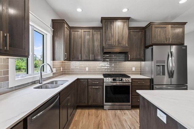 1092 Legend Lane, River Falls, WI 54022