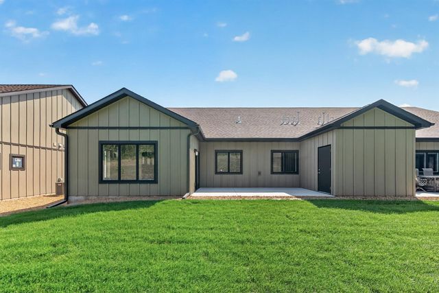 1092 Legend Lane, River Falls, WI 54022