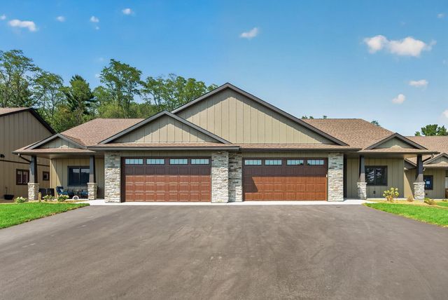 1092 Legend Lane, River Falls, WI 54022