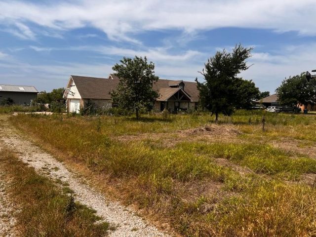 1823 County Road 596, Nevada, TX 75173