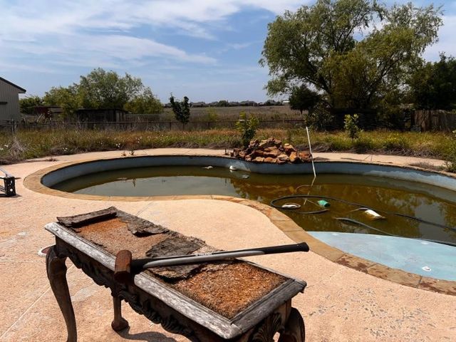 1823 County Road 596, Nevada, TX 75173