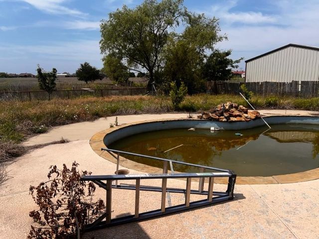 1823 County Road 596, Nevada, TX 75173