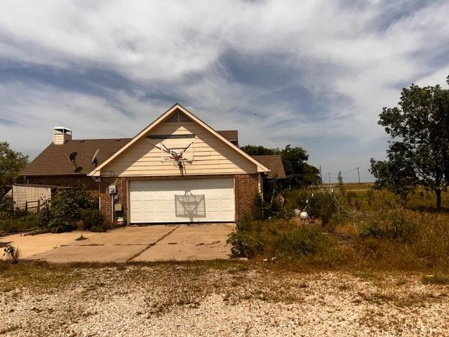 1823 County Road 596, Nevada, TX 75173