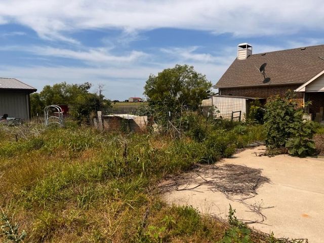 1823 County Road 596, Nevada, TX 75173
