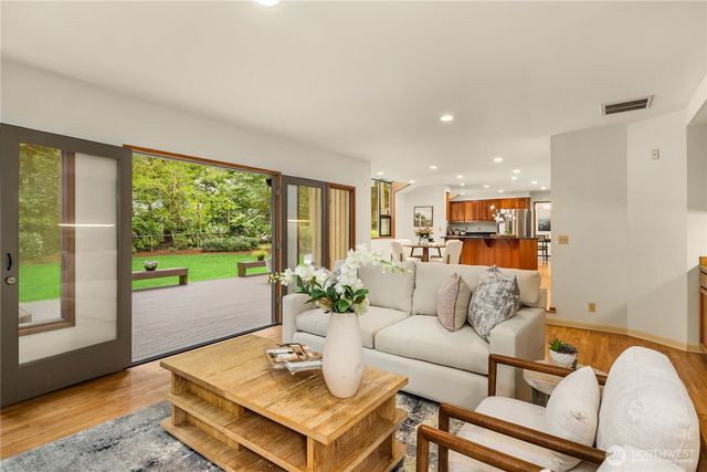 22542 NE 46th Street, Redmond, WA 98053