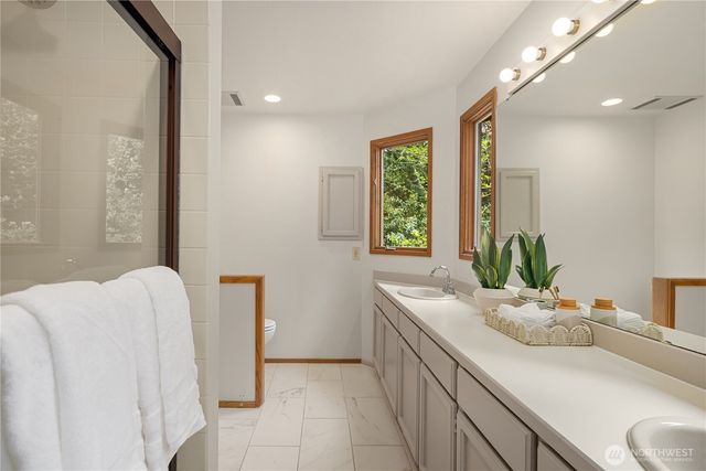 22542 NE 46th Street, Redmond, WA 98053