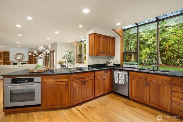 22542 NE 46th Street, Redmond, WA 98053