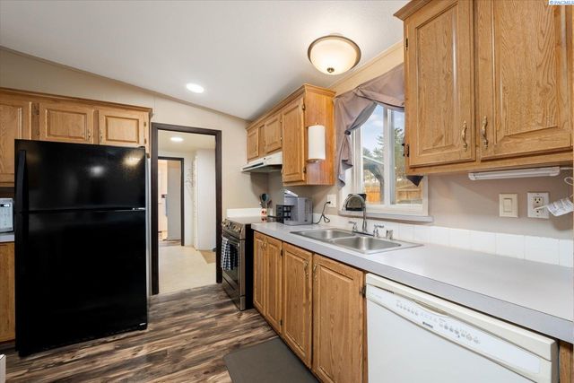 27404 E Ambassador Pr Ne, Benton City, WA 99320