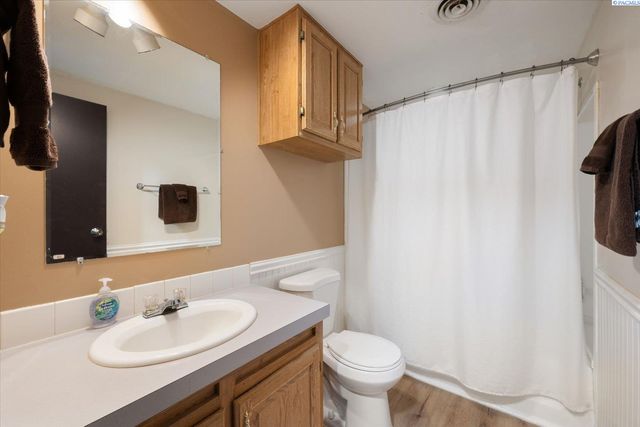 27404 E Ambassador Pr Ne, Benton City, WA 99320