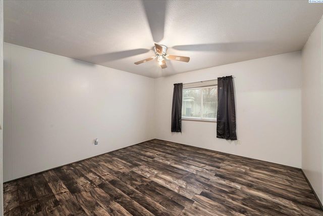 27404 E Ambassador Pr Ne, Benton City, WA 99320