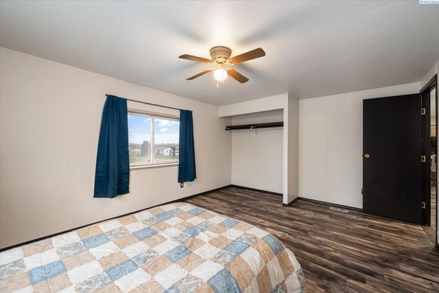 27404 E Ambassador Pr Ne, Benton City, WA 99320