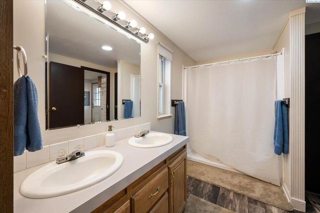 27404 E Ambassador Pr Ne, Benton City, WA 99320