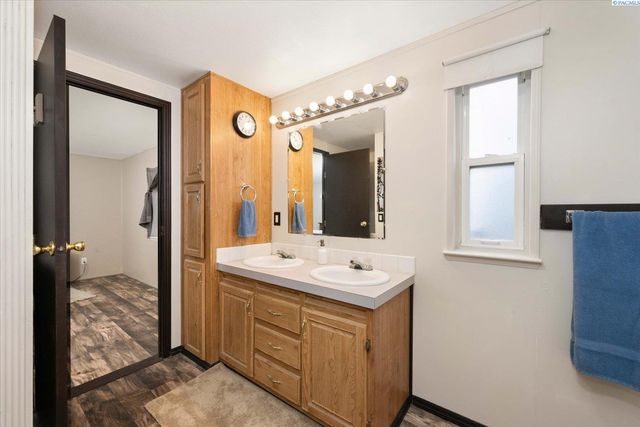 27404 E Ambassador Pr Ne, Benton City, WA 99320