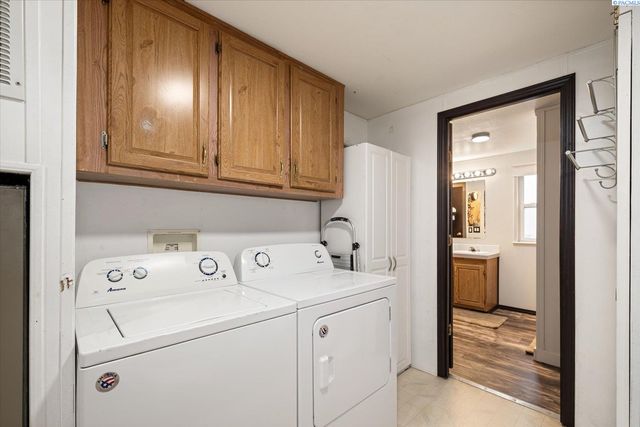 27404 E Ambassador Pr Ne, Benton City, WA 99320