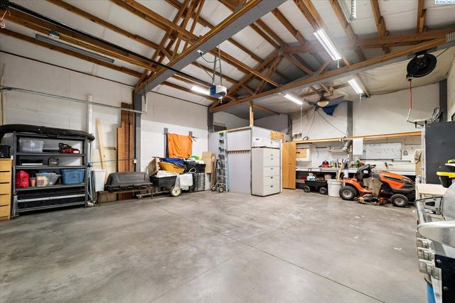 27404 E Ambassador Pr Ne, Benton City, WA 99320