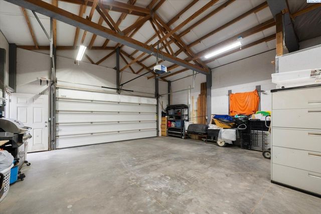 27404 E Ambassador Pr Ne, Benton City, WA 99320