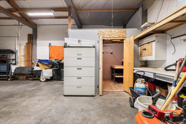 27404 E Ambassador Pr Ne, Benton City, WA 99320