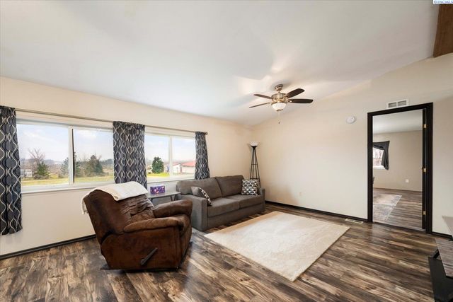 27404 E Ambassador Pr Ne, Benton City, WA 99320