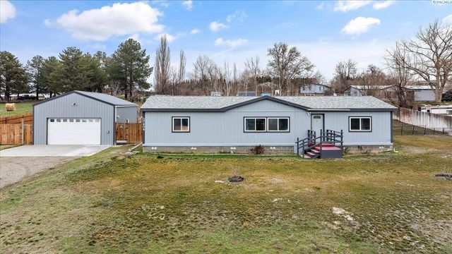 27404 E Ambassador Pr Ne, Benton City, WA 99320