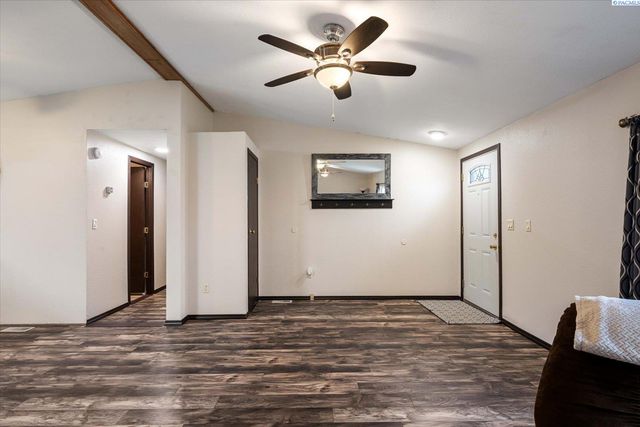 27404 E Ambassador Pr Ne, Benton City, WA 99320