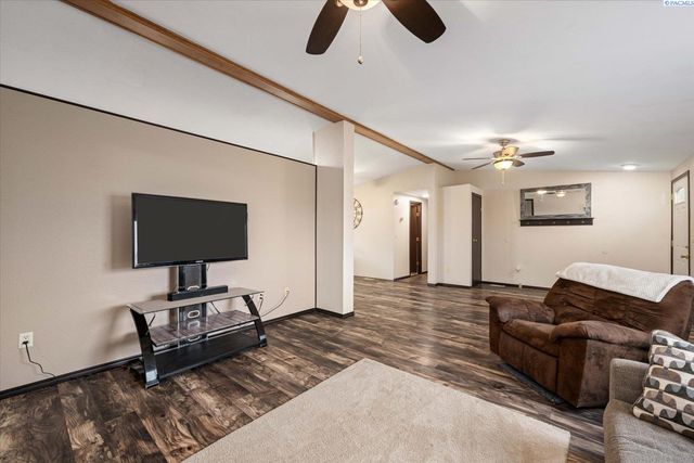 27404 E Ambassador Pr Ne, Benton City, WA 99320