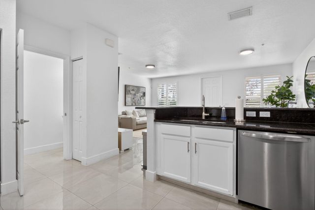 4718 Monarch Way, Coconut Creek, FL 33073