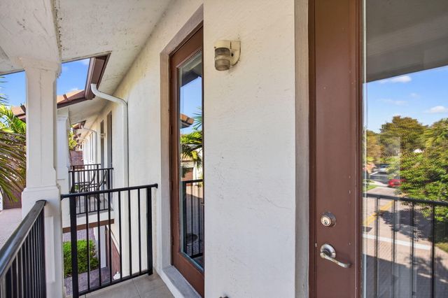 4718 Monarch Way, Coconut Creek, FL 33073